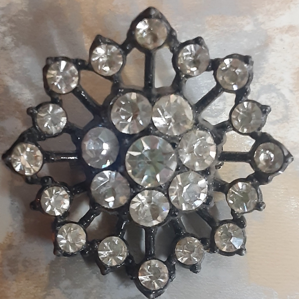 c1950-60 AUSTRIAN CRYSTAL BROOCH Japanned Back BEAUTIFUL B & W Contrast 1.75"
